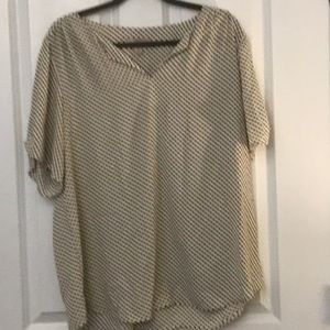 2x black and white short sleeve blouse